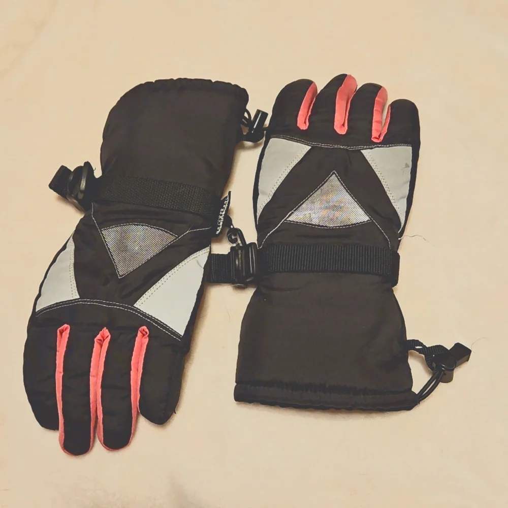 Thinsulate Girls Gloves and scarf
